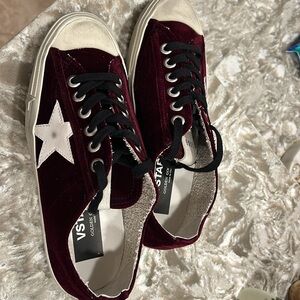 Brand new never worn Golden Goose V-star 2